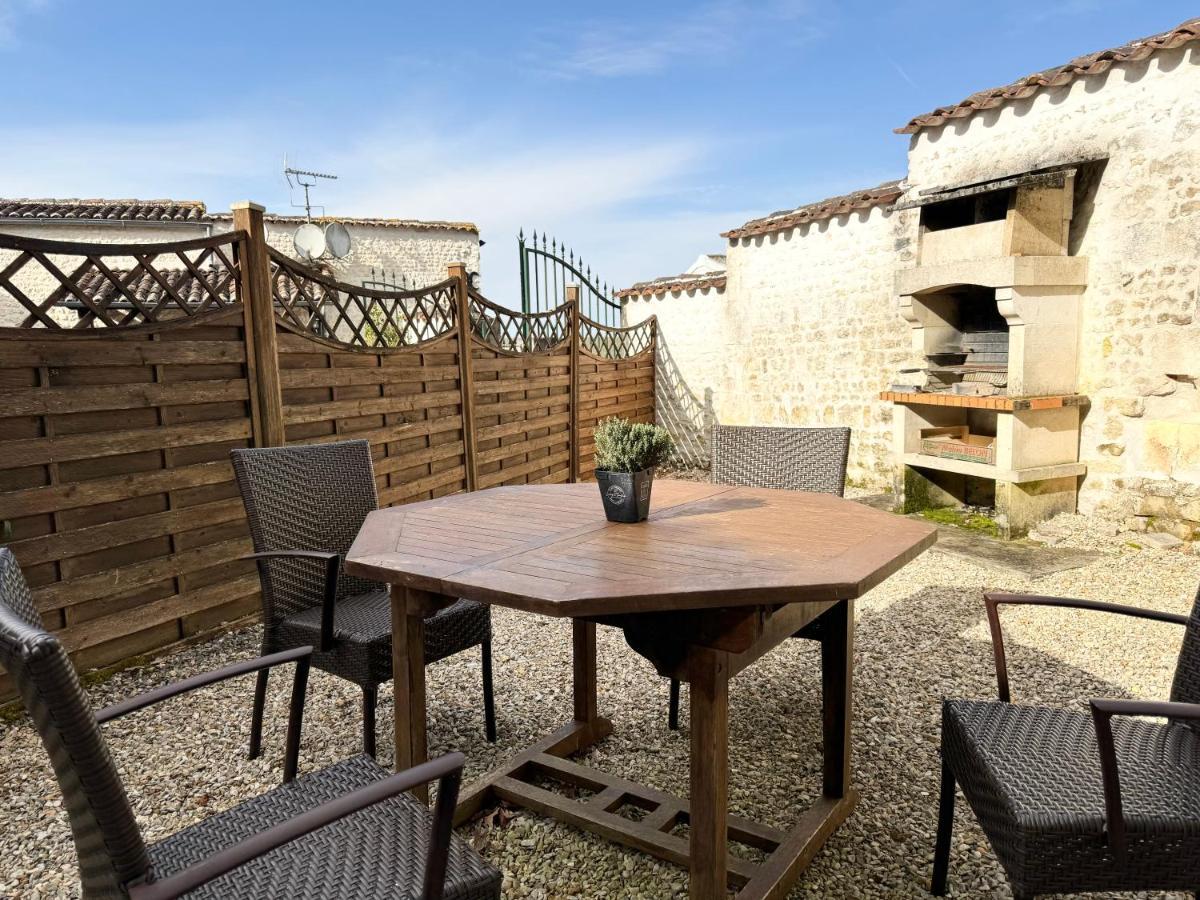 Hotel Le Relais De Saint-Preuil, The Originals Relais Vignes Du Cognac Exterior foto